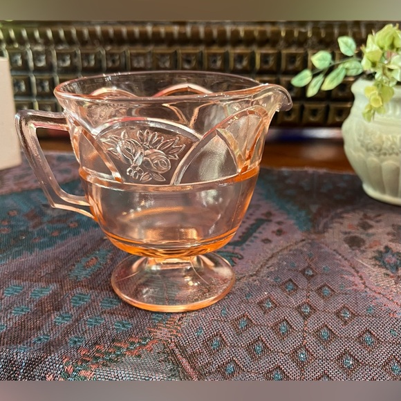 Federal Depression Rosemary "Dutch Rose" Pink Handled & Footed Creamer - Picture 6 of 12